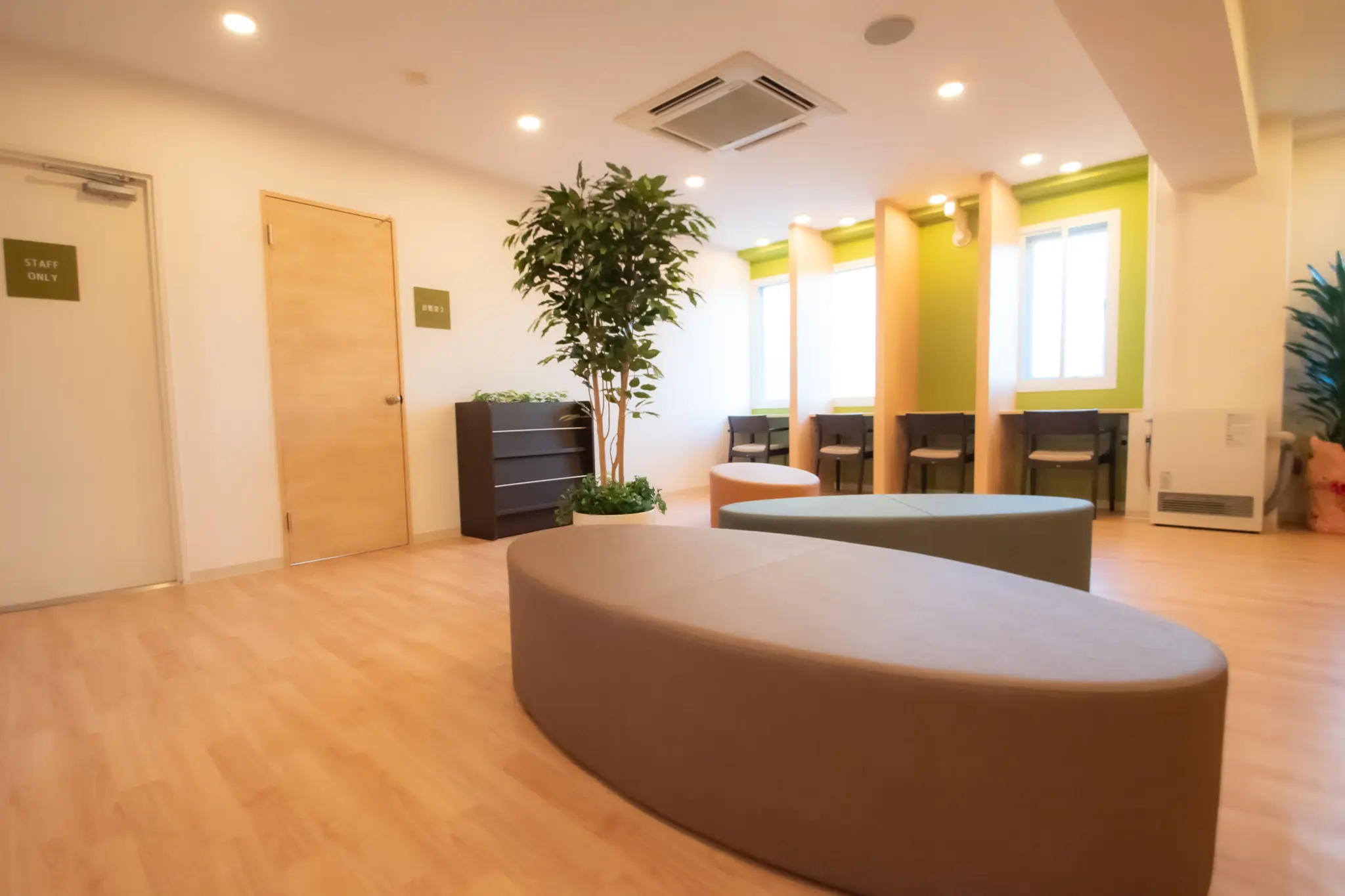 中の島メンタルクリニックは地下鉄南北線 中の島駅直結の心療内科・精神科です。お薬とお薬以外の両面で治療を行います。その場しのぎの応急処置的な治療ではなく、病気が再発しそうになっても大丈夫と自信をもっていただける中・長期的な治療を目指しています。